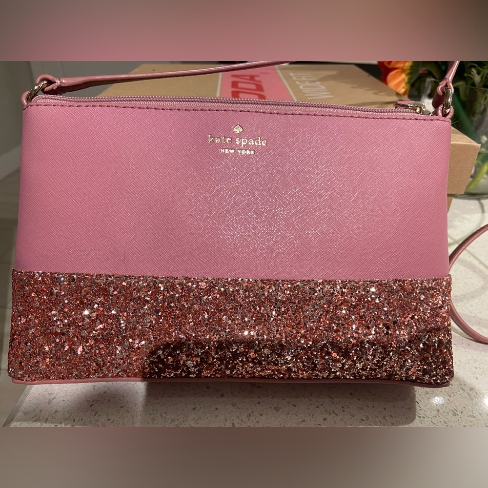 Kate Spade Crossbody Purse - Rose and Glitter
Gently Used